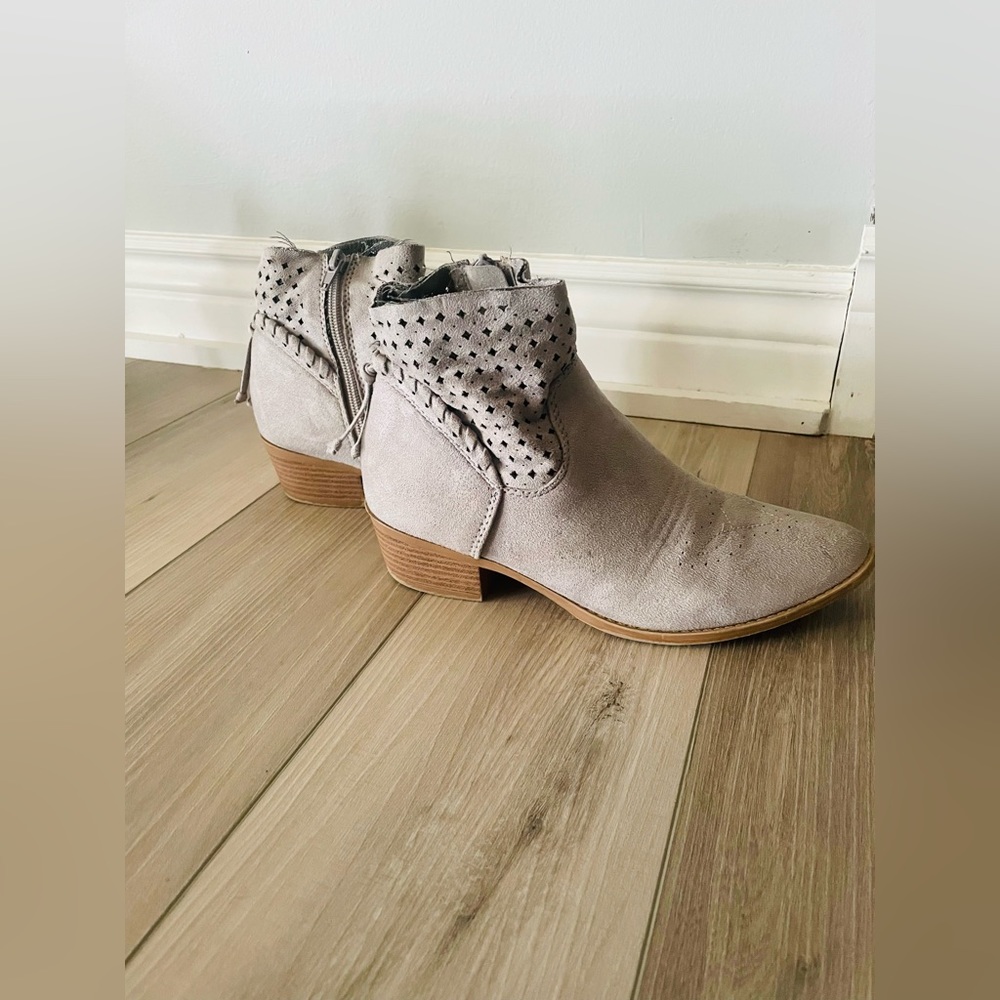 Grey boots